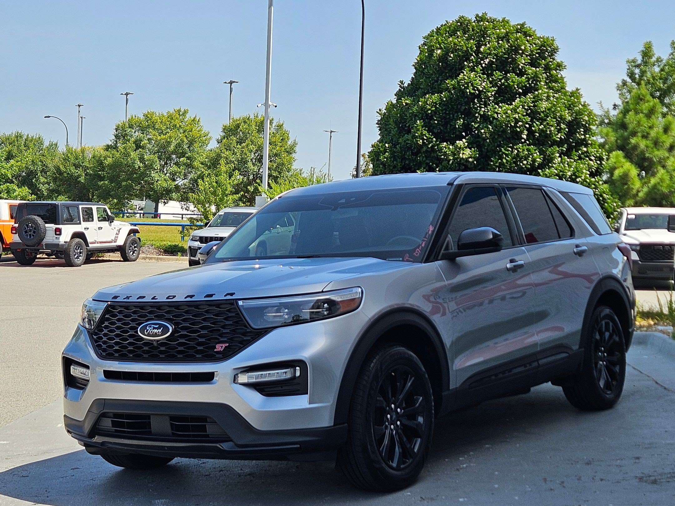 Used 2022 Ford Explorer ST AWD/4WD image 3