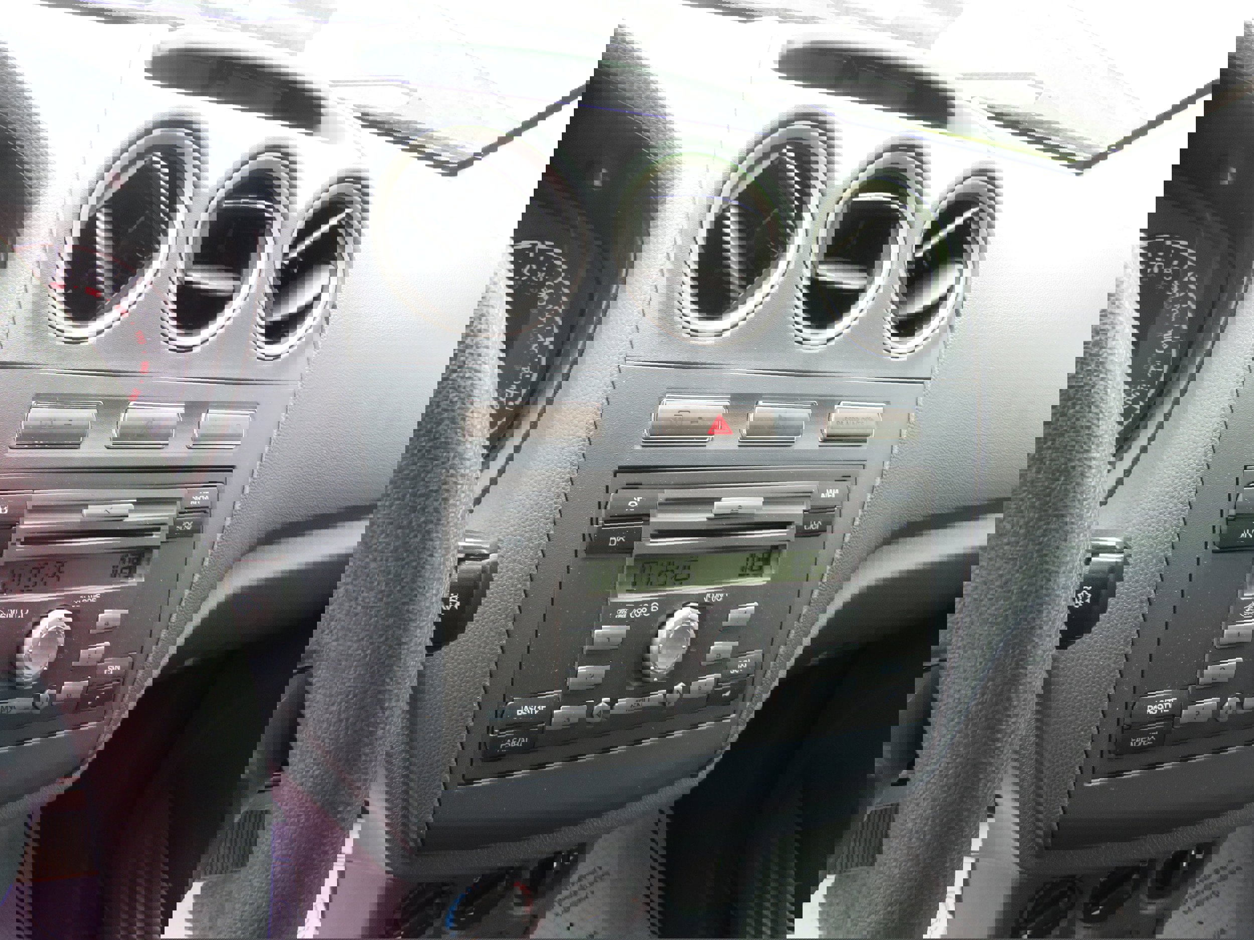 Used 2011 Ford Transit Connect XLT image 11