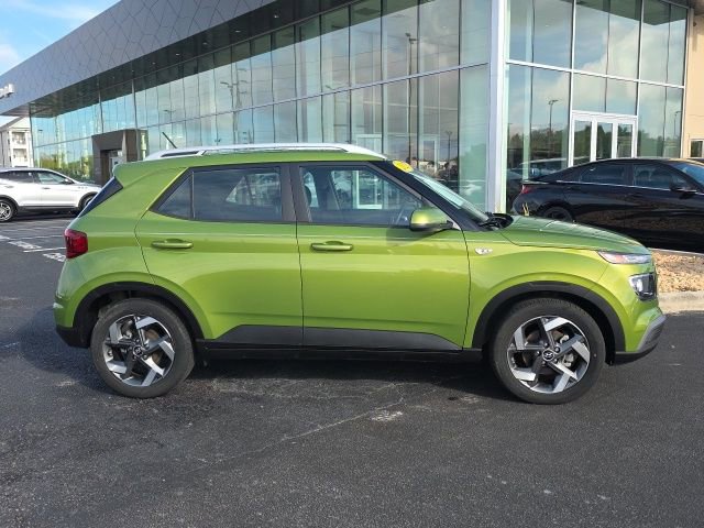 Certified 2023 Hyundai Venue SEL image 17