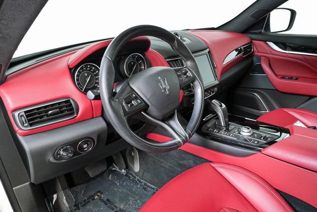 Certified 2022 Maserati Levante GT AWD/4WD image 3