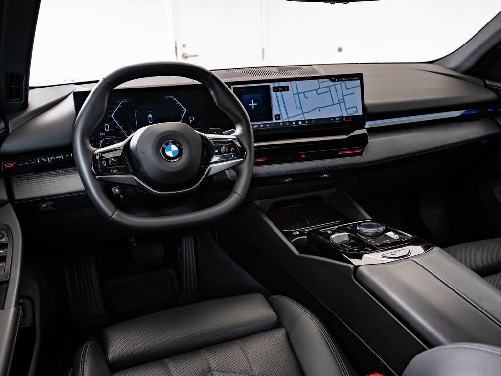 Certified 2025 BMW 530i xDrive AWD/4WD image 4