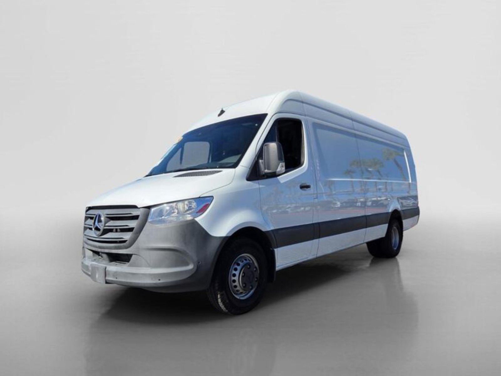 Used 2024 Mercedes-Benz Sprinter 4500 image 8