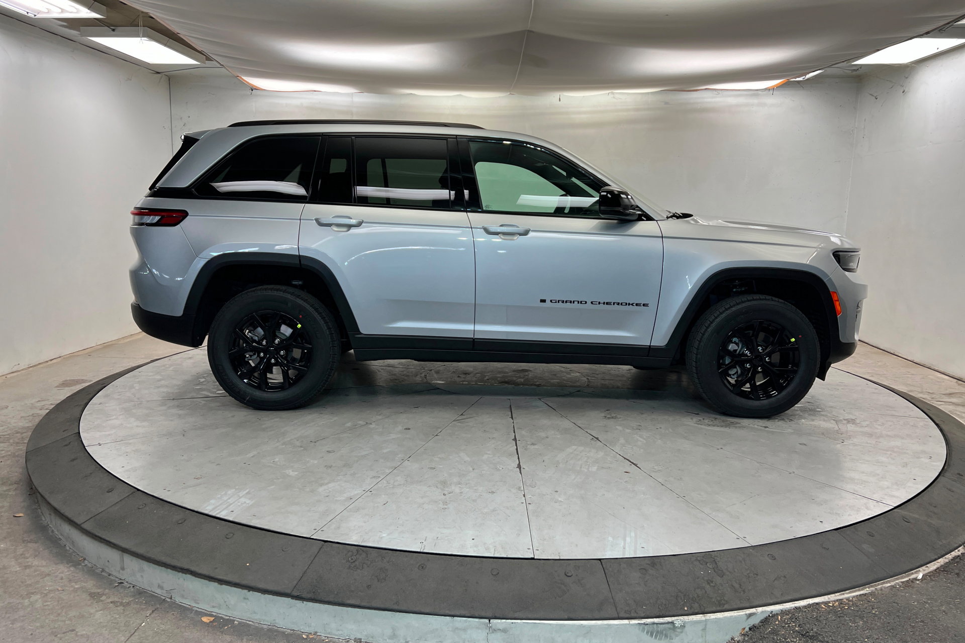 New 2025 Jeep Grand Cherokee 4WD image 6