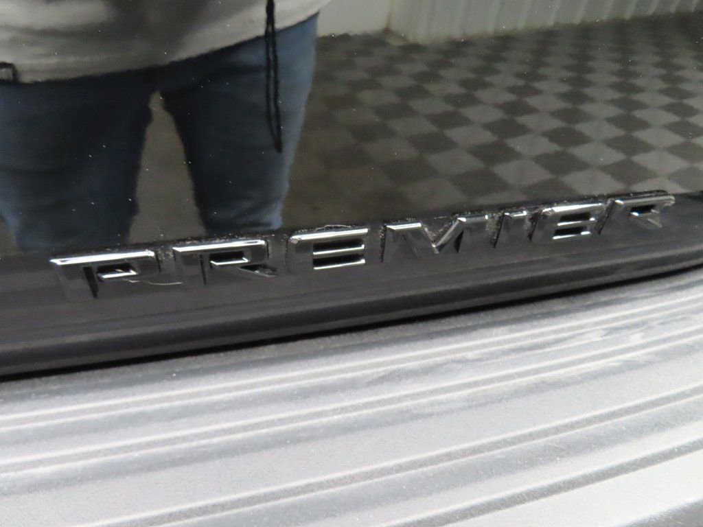 Used 2025 Chevrolet Suburban Premier AWD/4WD image 55