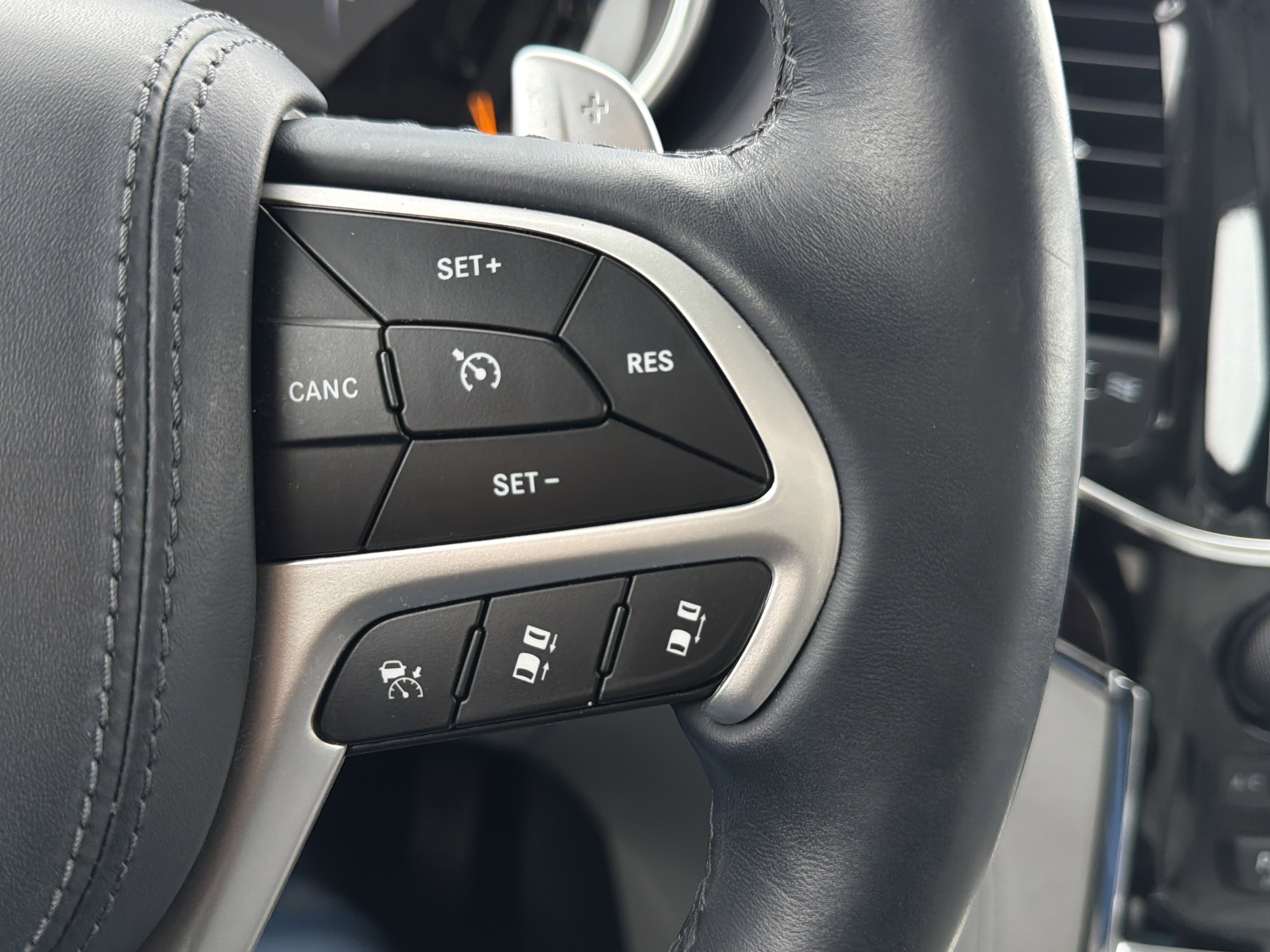 Used 2020 Jeep Grand Cherokee Summit image 17