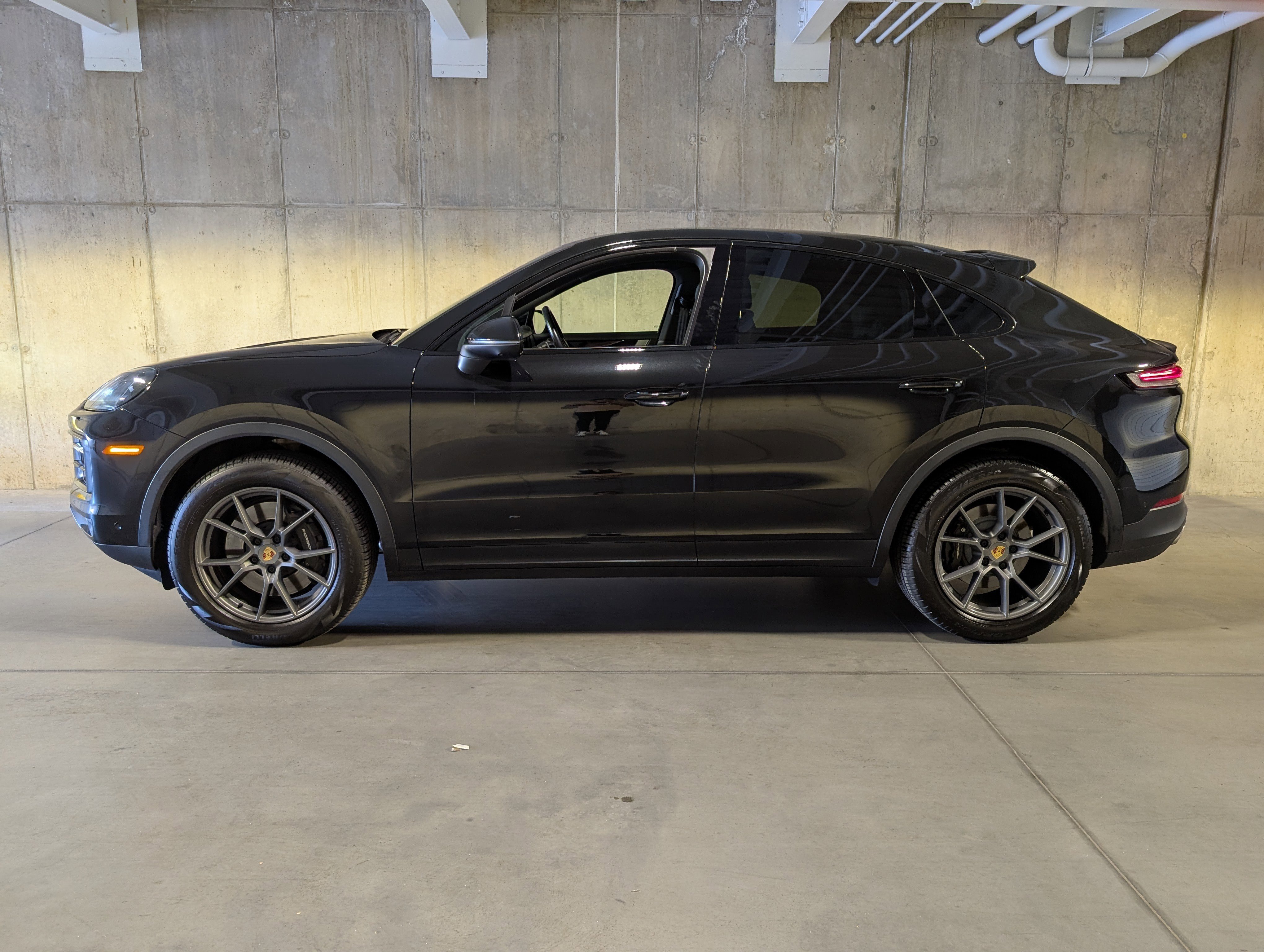 Certified 2024 Porsche Cayenne Coupe image 2