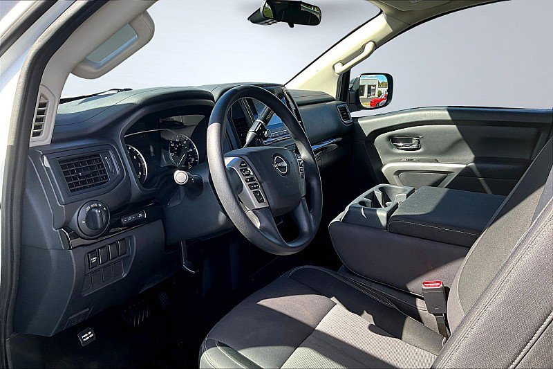 Used 2023 Nissan Titan SV RWD image 15