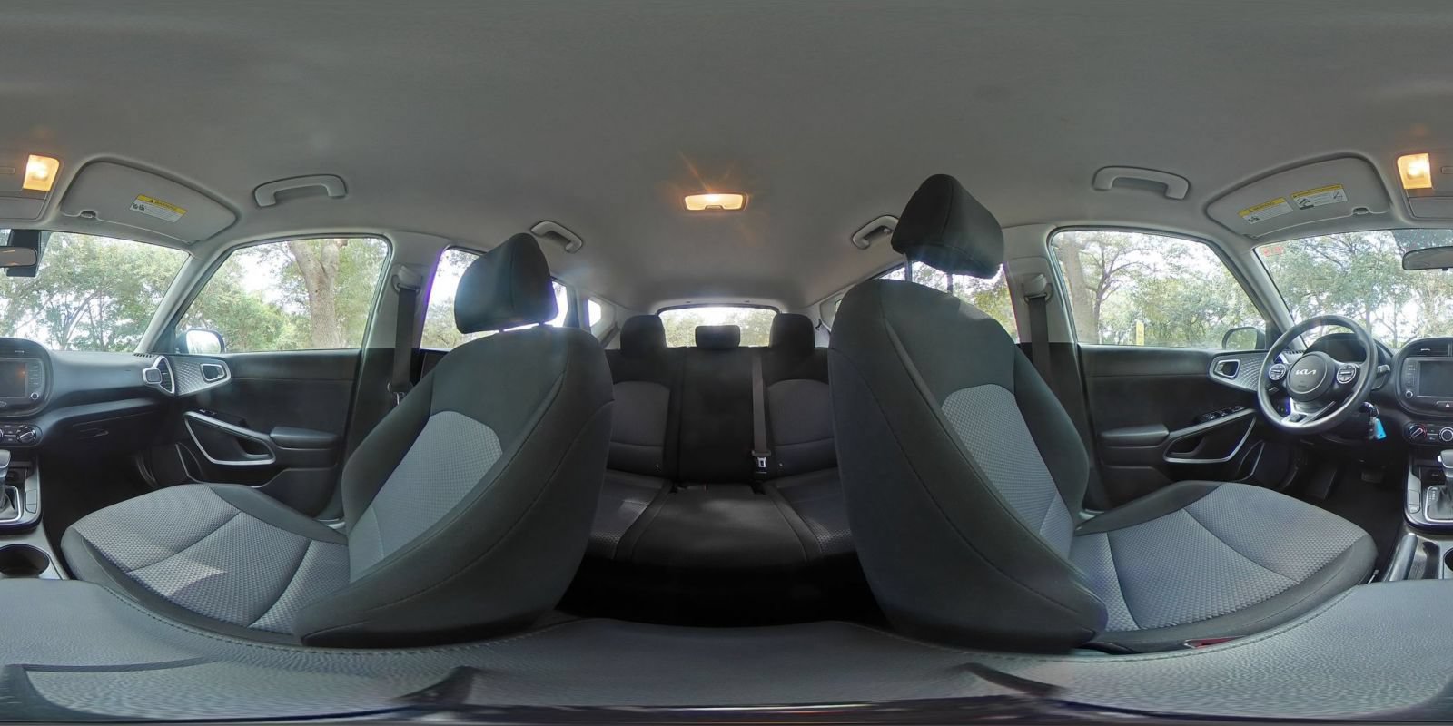Used 2025 Kia Soul LX w/ LX Technology Package FWD image 39