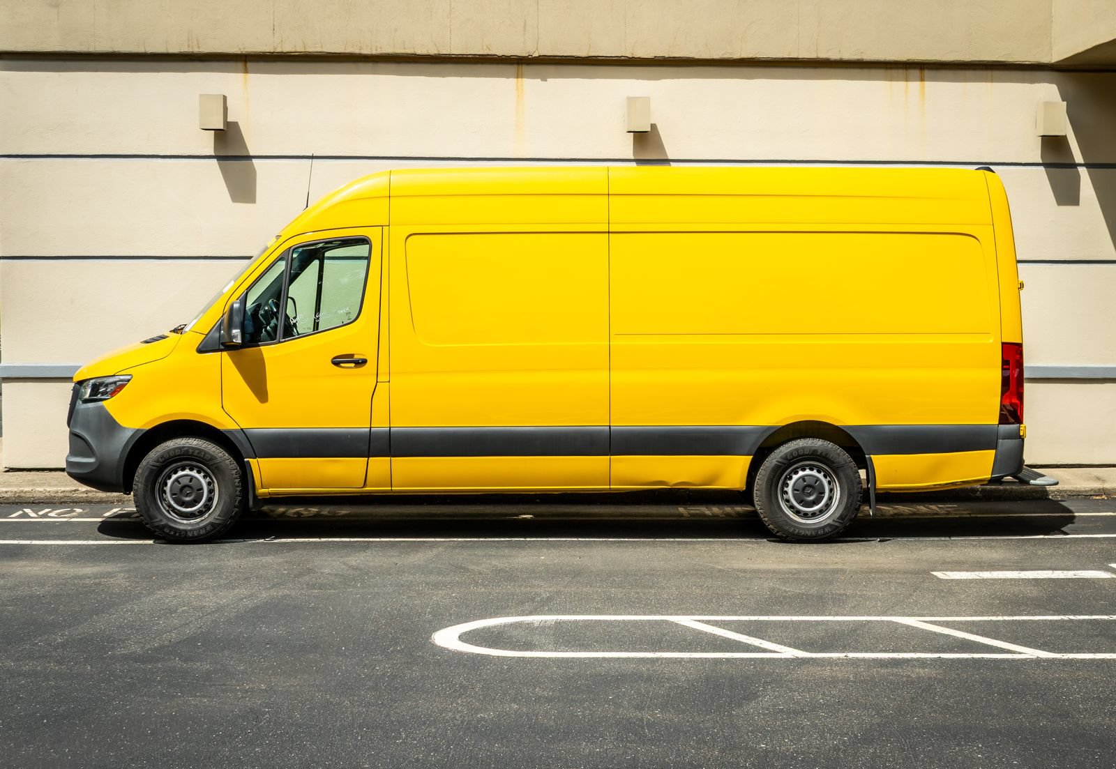 Used 2021 Mercedes-Benz Sprinter 2500 image 4