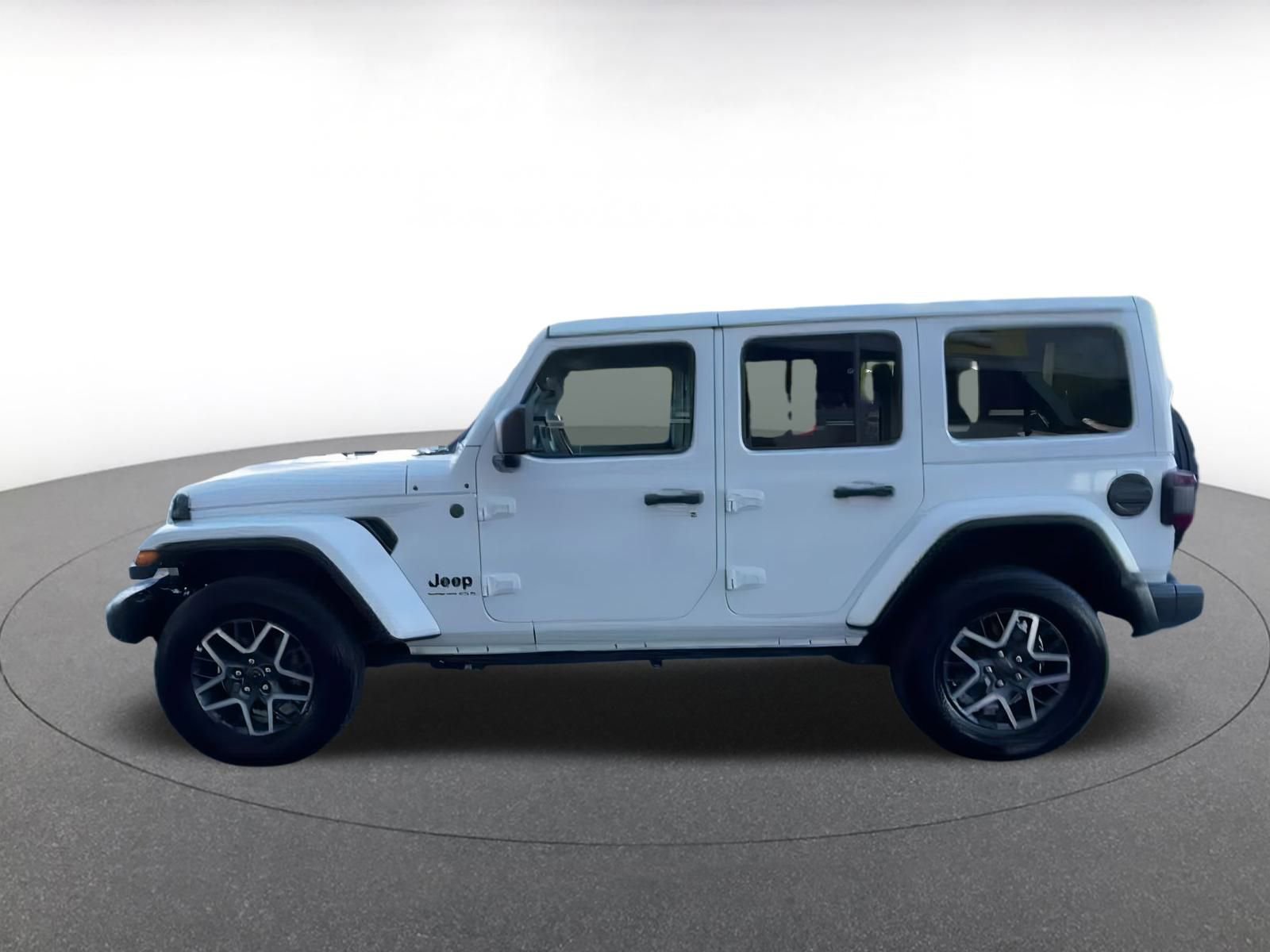 Used 2025 Jeep Wrangler Sahara image 7