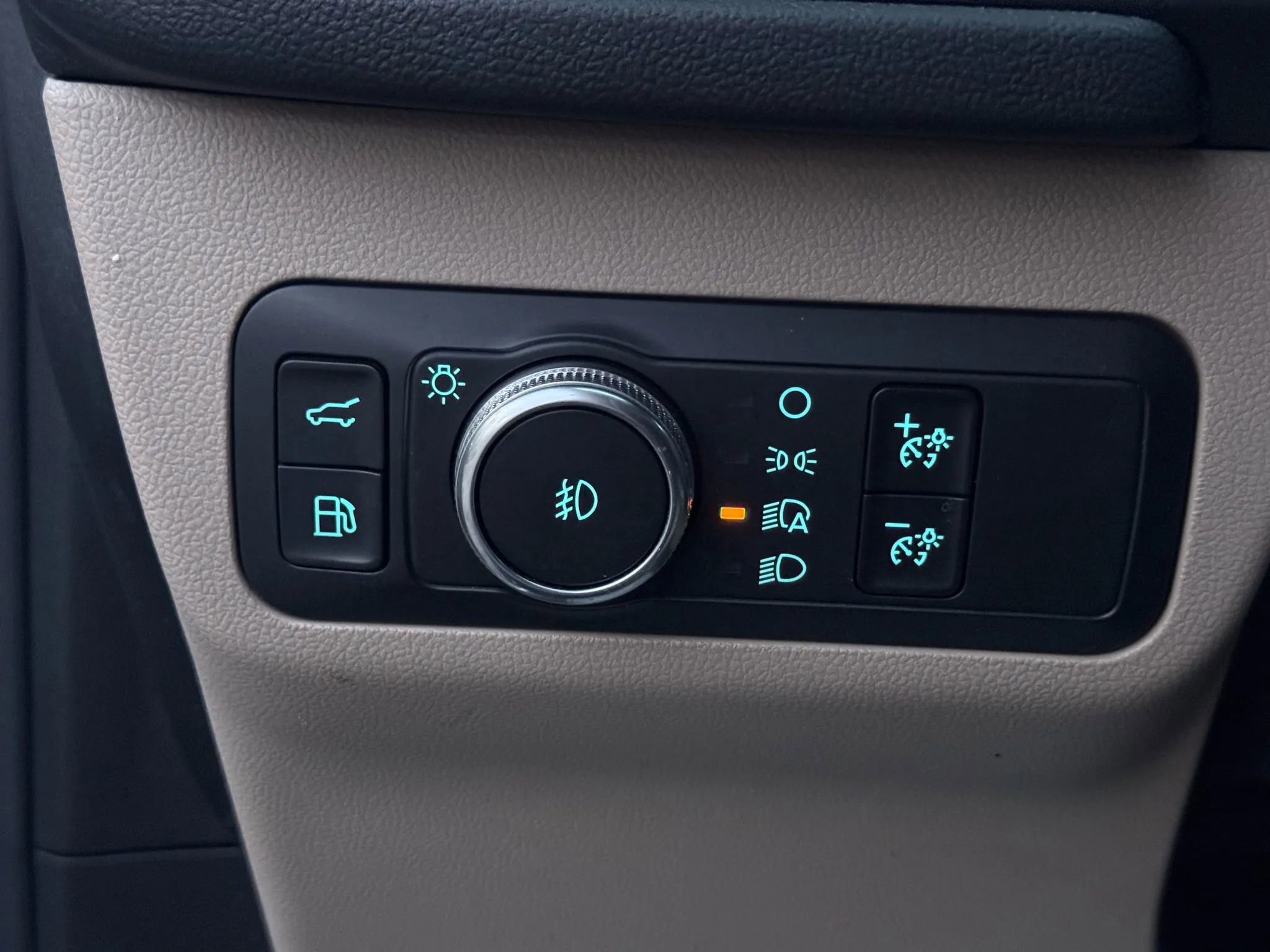 Used 2020 Ford Escape Titanium image 36