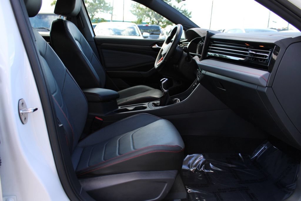 Used 2025 Volkswagen Jetta GLI Autobahn FWD image 14