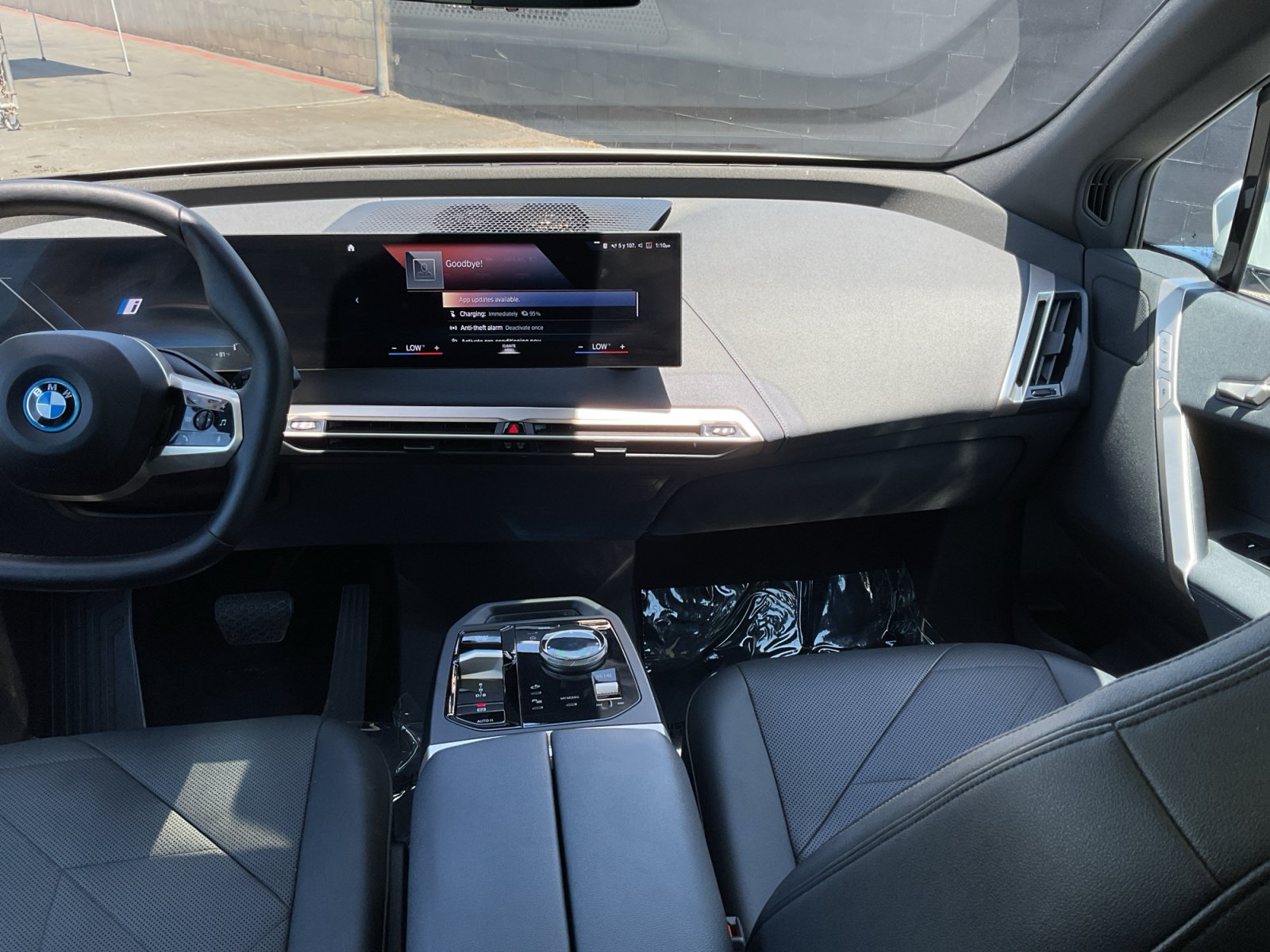 Used 2023 BMW iX xDrive50 w/ Sport Package AWD/4WD image 16