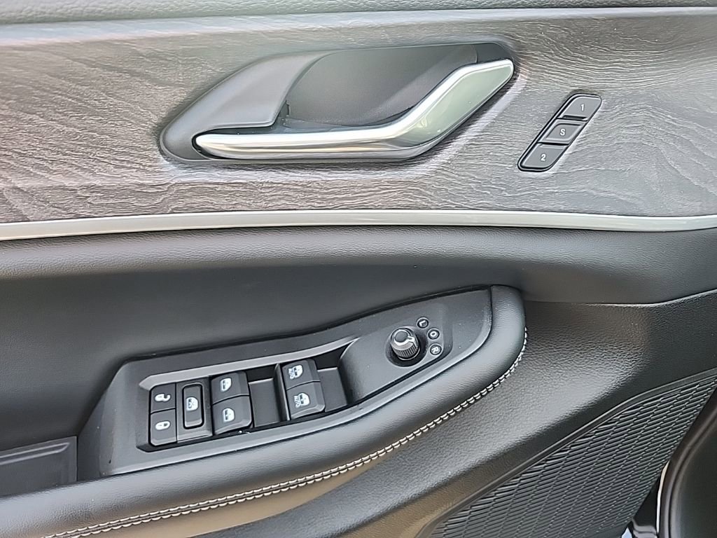 New 2025 Jeep Grand Cherokee L Limited w/ Black Appearance Package image 28