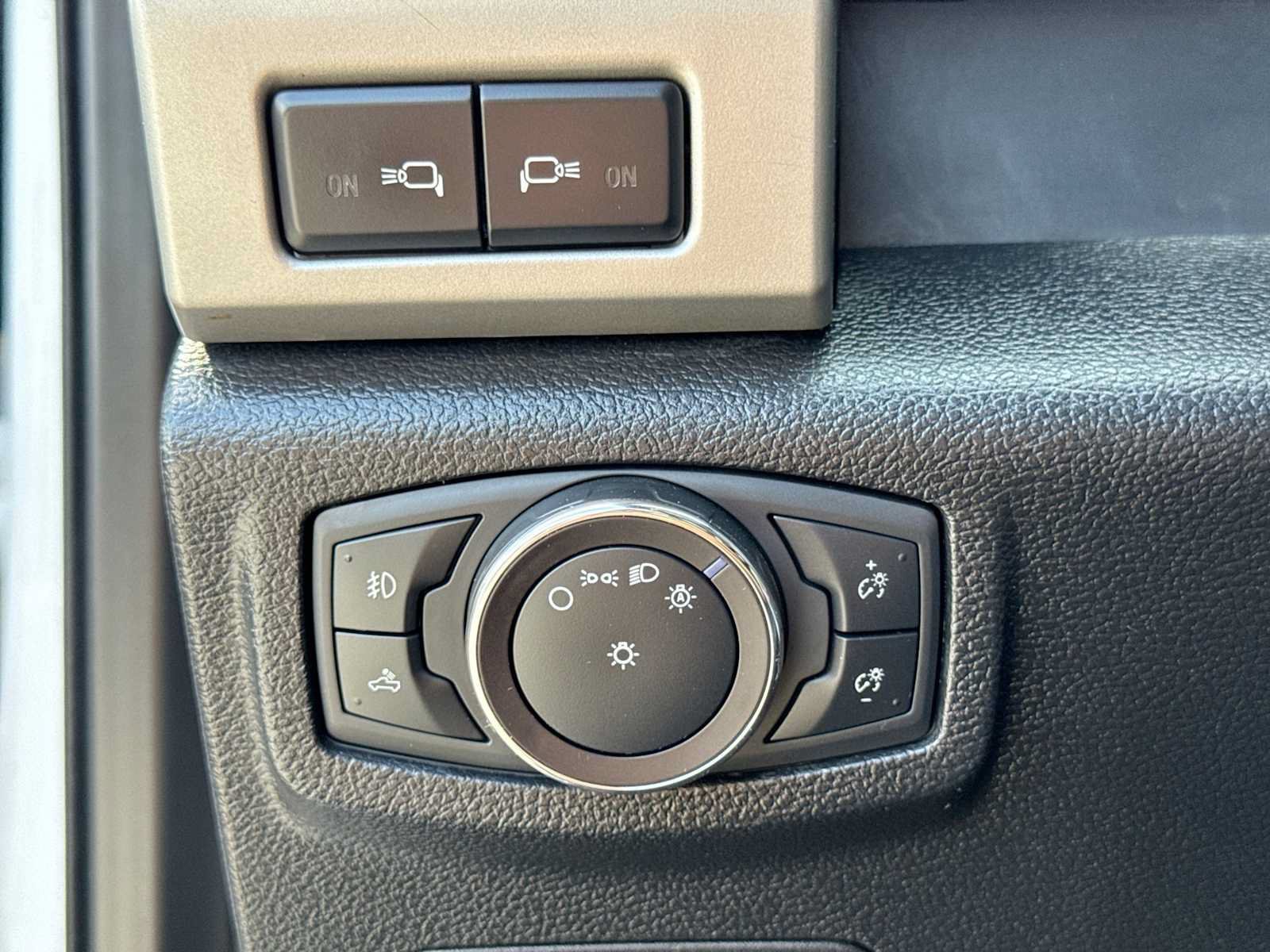 Used 2019 Ford F150 Lariat w/ Equipment Group 502A Luxury AWD/4WD image 26