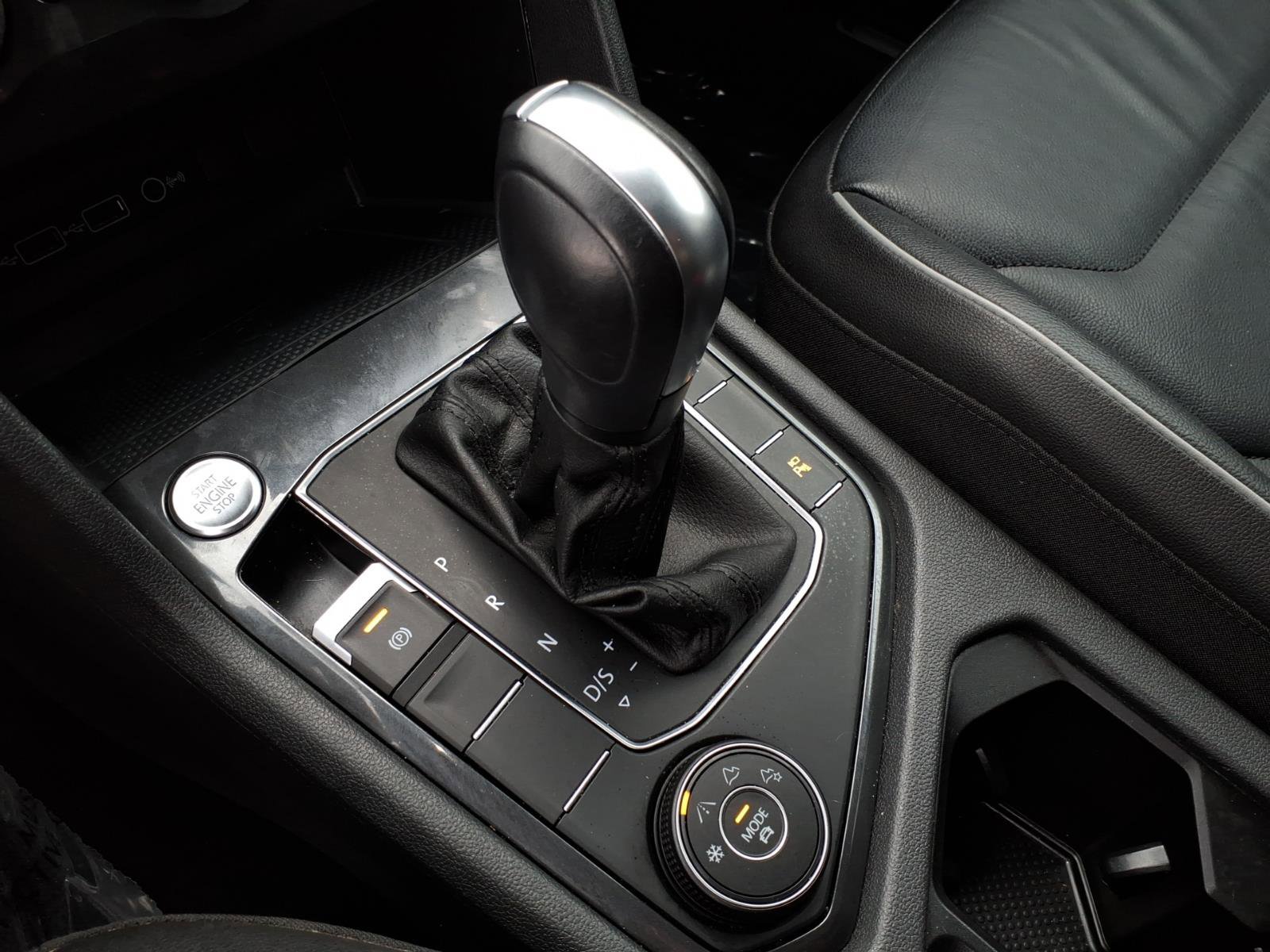 Used 2020 Volkswagen Tiguan SEL Premium R-Line image 32