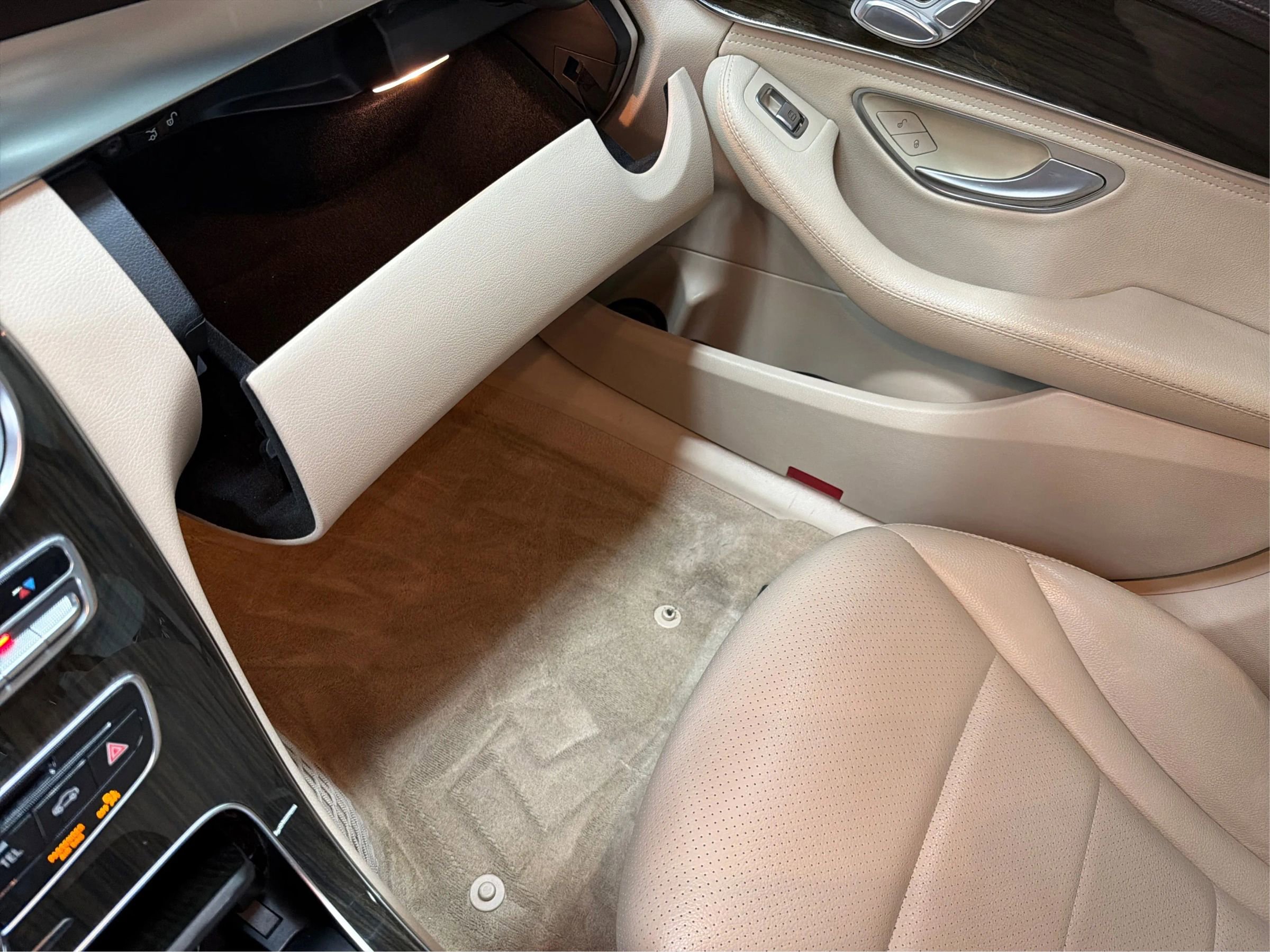 Used 2015 Mercedes-Benz C 300 4MATIC Sedan w/ Multimedia Package image 28