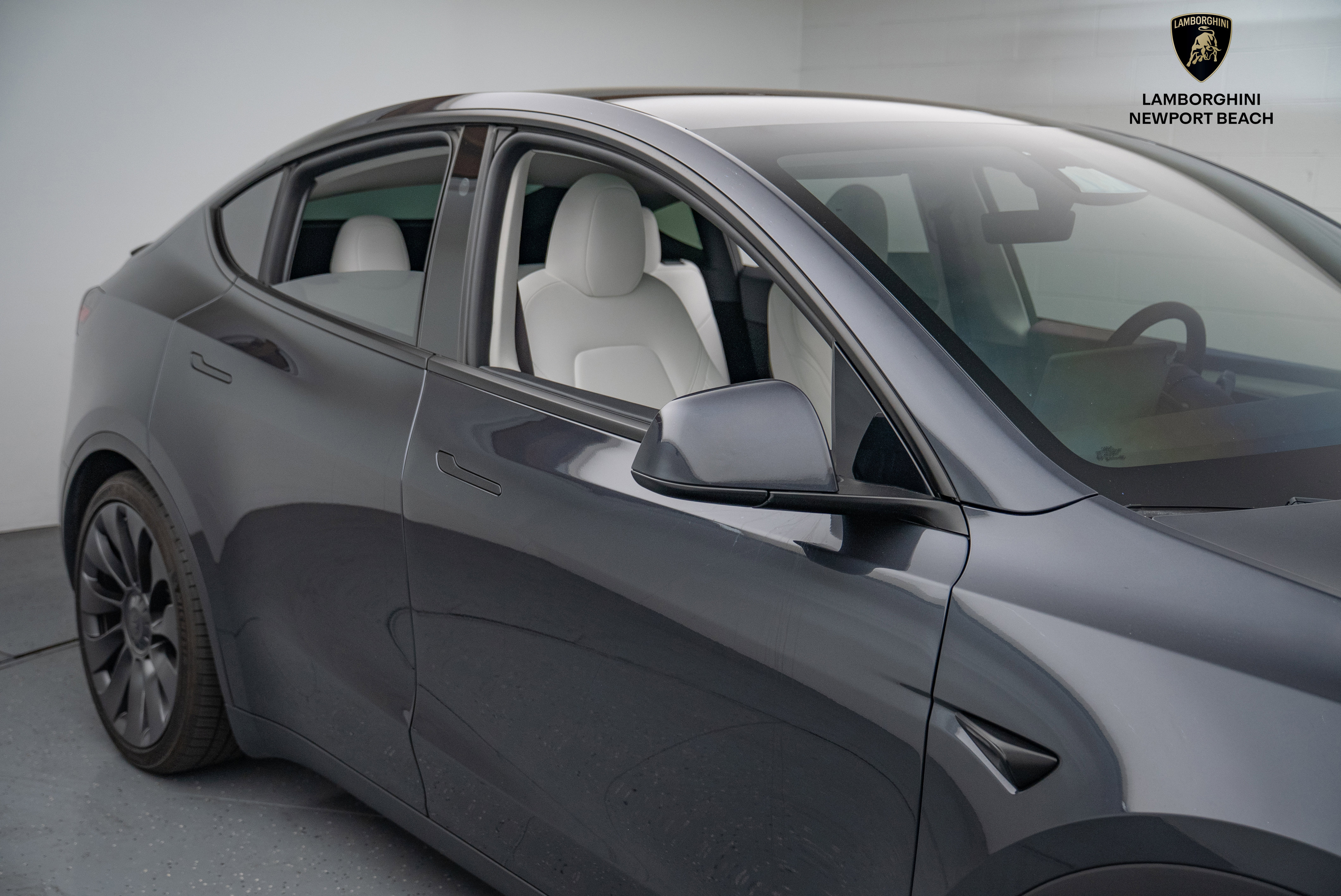 Used 2024 Tesla Model Y Performance image 3