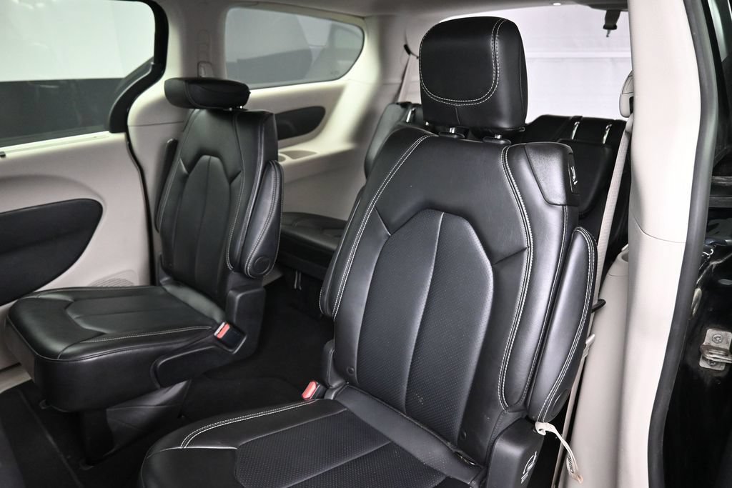 Used 2024 Chrysler Pacifica Touring-L FWD image 23