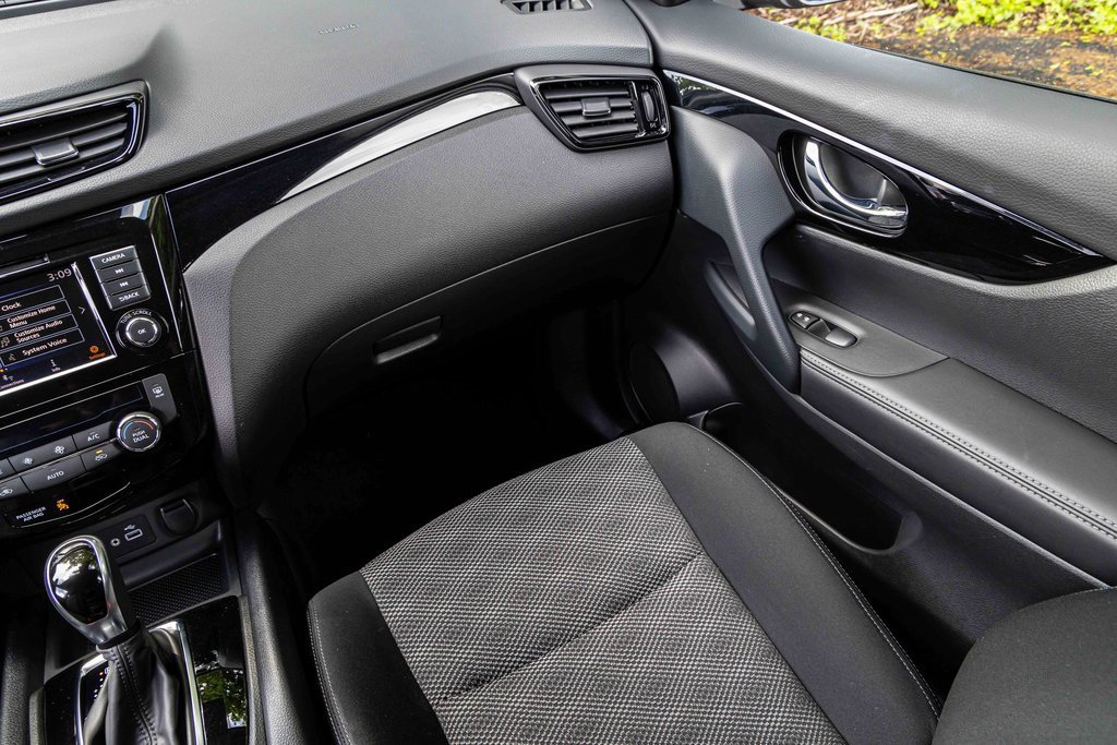 Certified 2022 Nissan Rogue Sport SV image 18