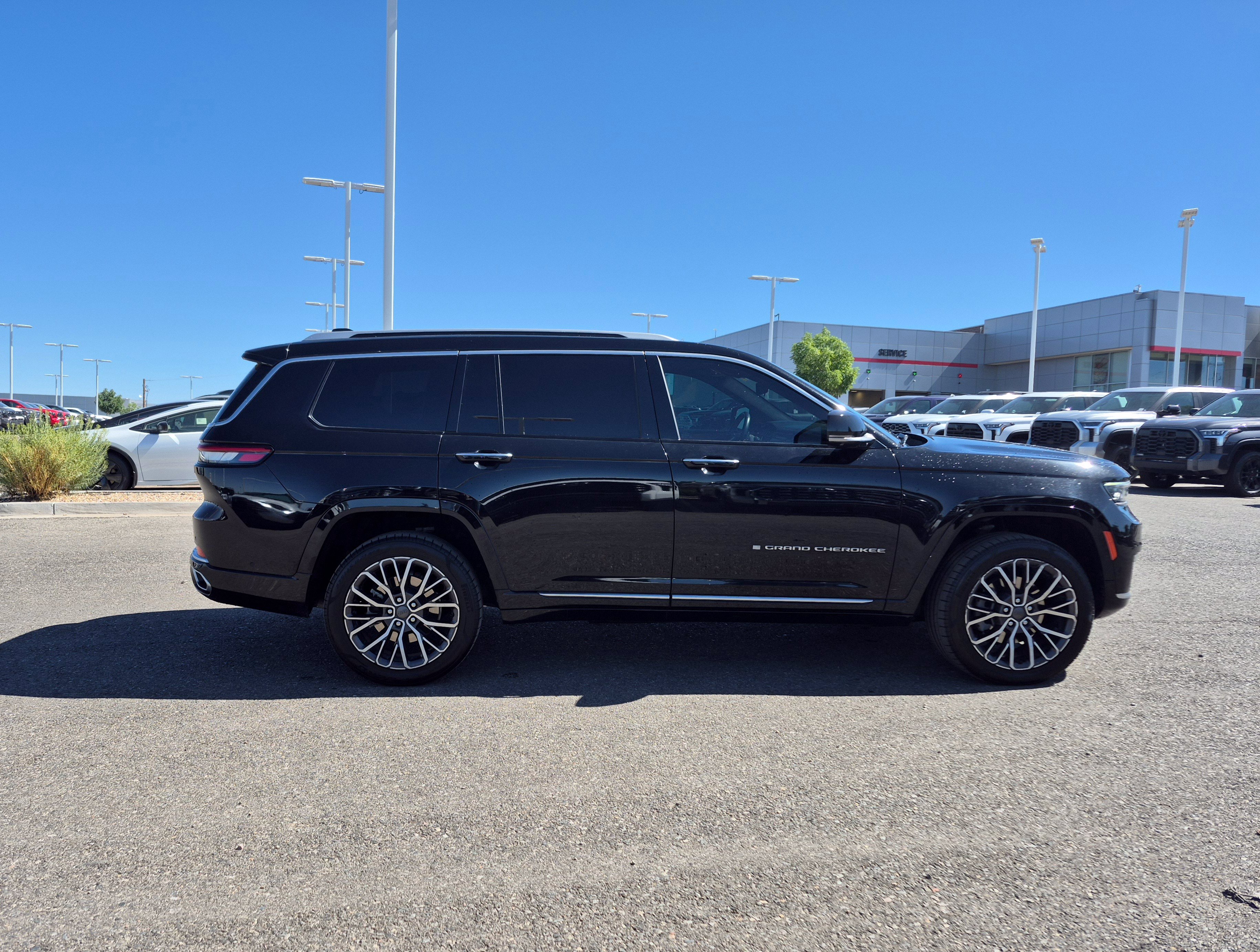 Used 2021 Jeep Grand Cherokee L Summit AWD/4WD image 6