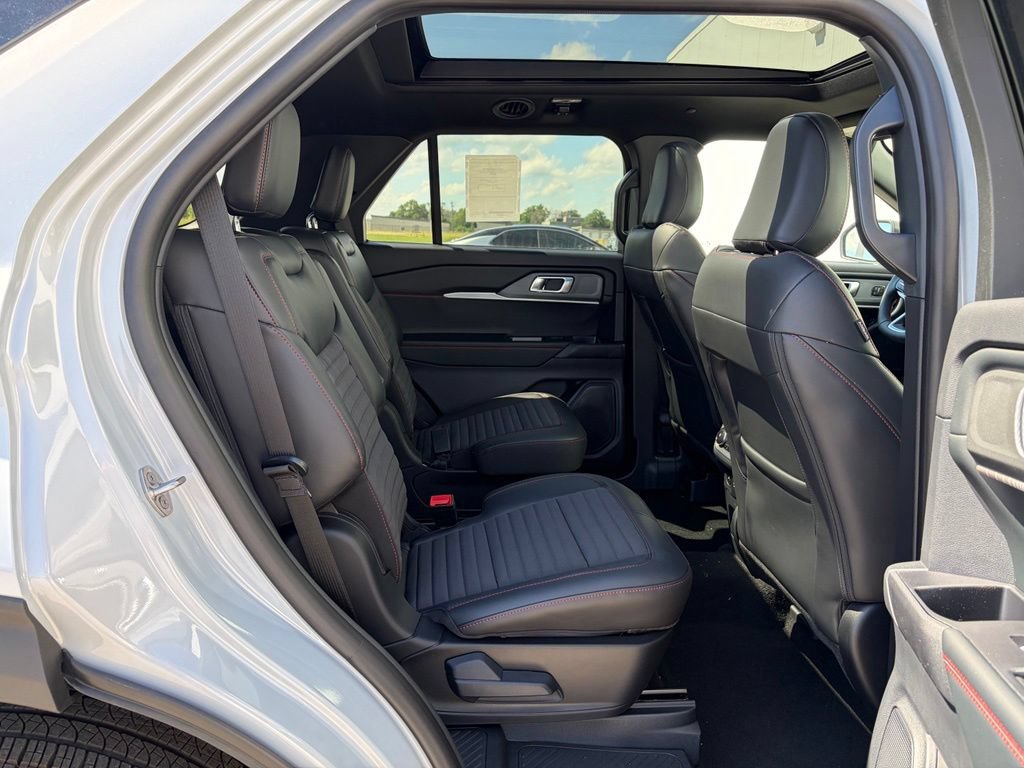 New 2026 Ford Explorer ST-Line w/ ST-Line Street Pack AWD/4WD image 25