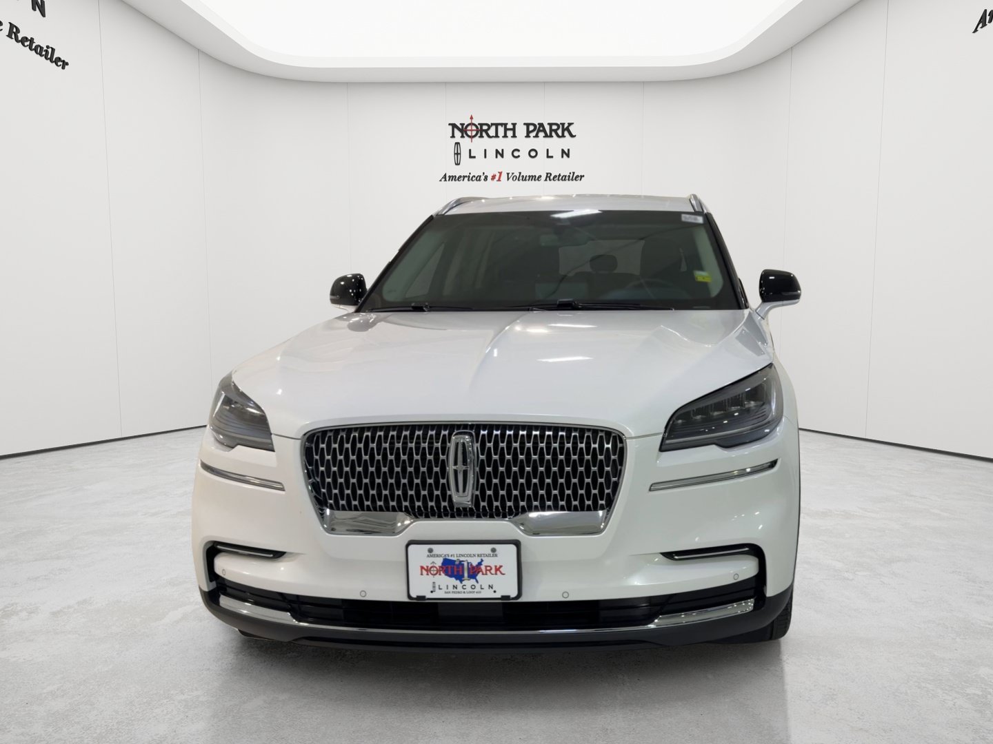 Used 2024 Lincoln Aviator 2WD image 4