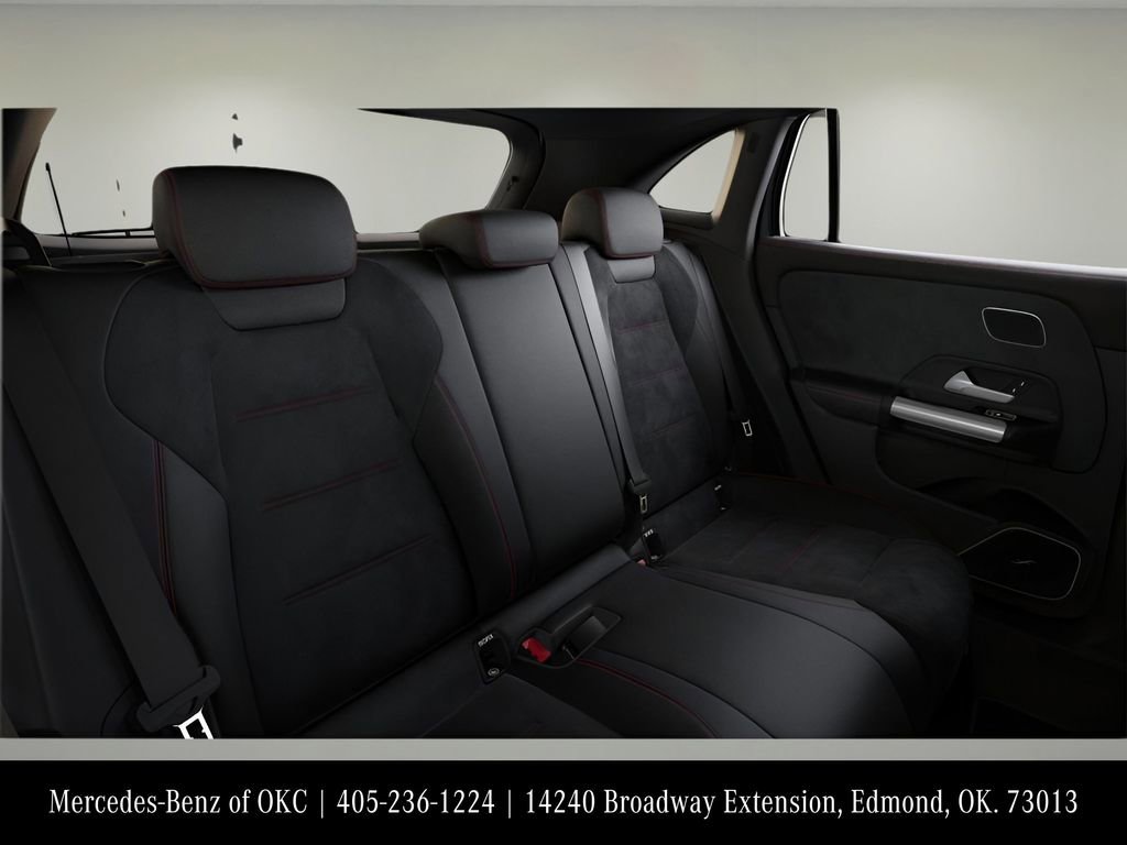 Used 2025 Mercedes-Benz GLA 250 4MATIC image 3