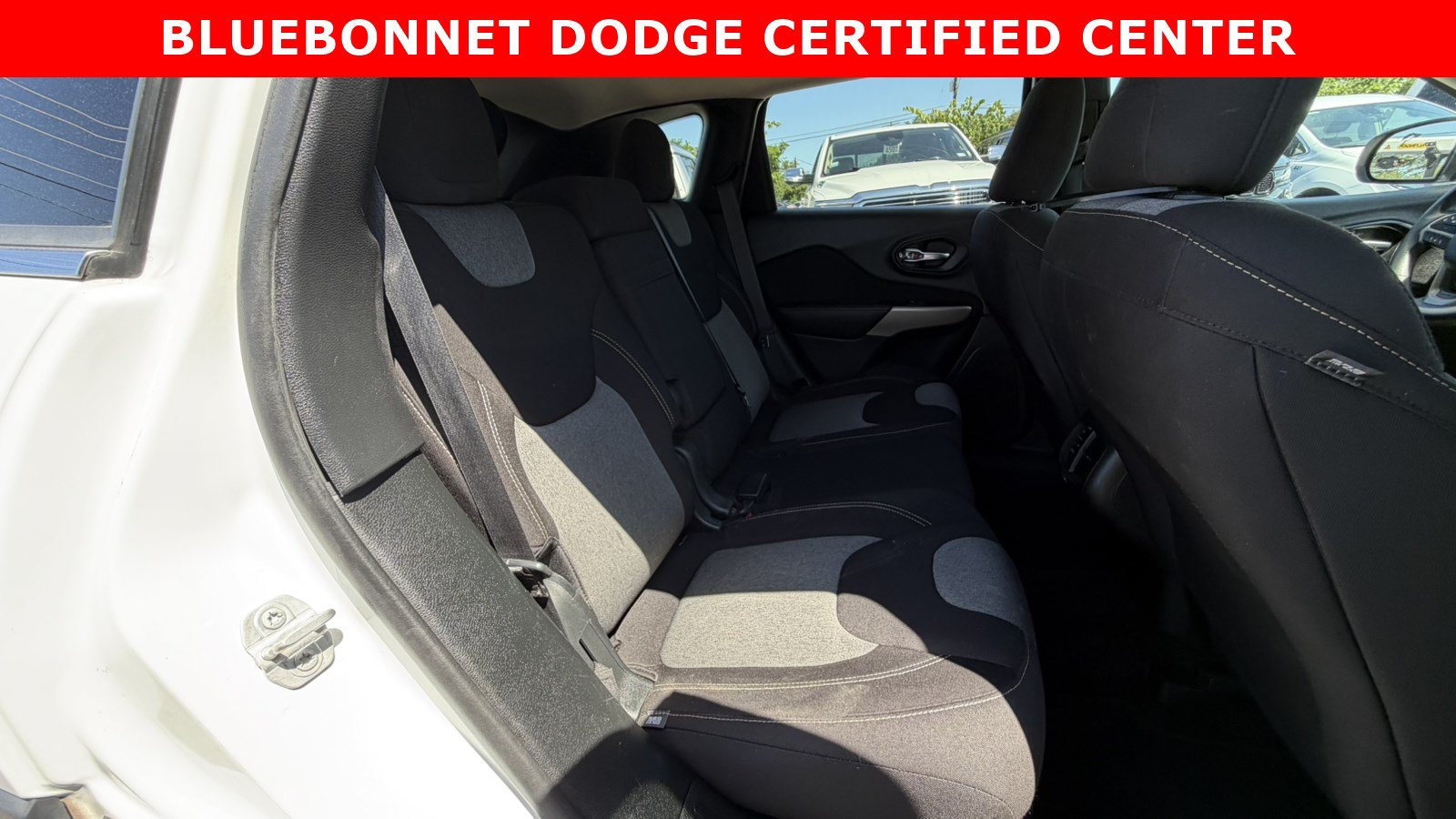 Used 2018 Jeep Cherokee Latitude FWD image 26