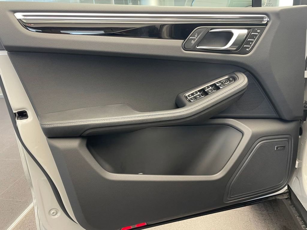 New 2026 Porsche Macan AWD/4WD image 21