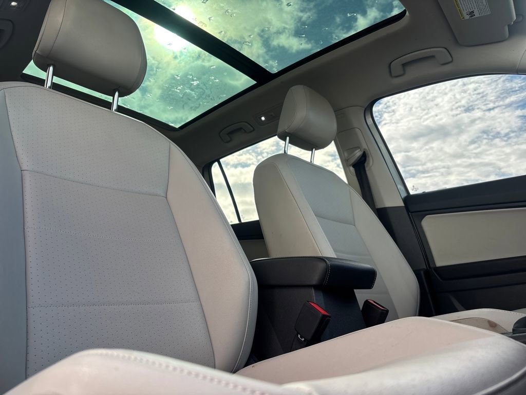 Used 2021 Volkswagen Tiguan SE w/ Panoramic Sunroof Package image 24