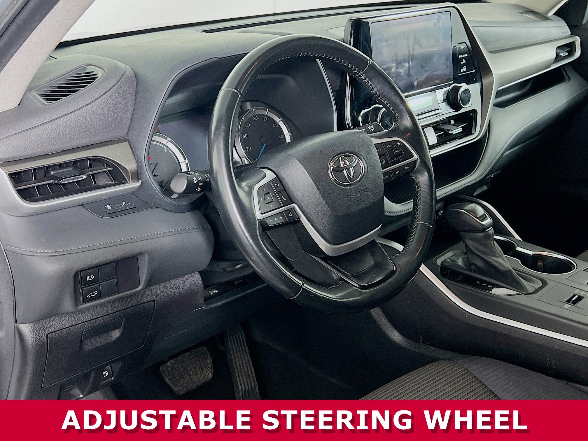 Used 2023 Toyota Highlander LE image 7