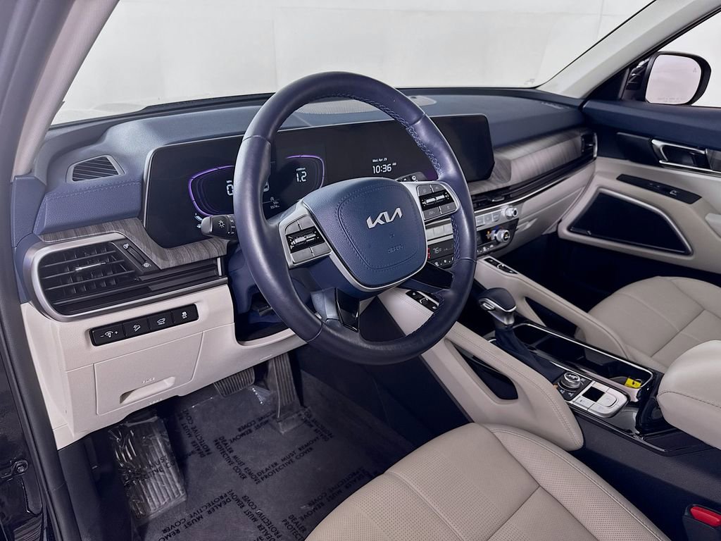 Used 2025 Kia Telluride EX w/ EX Captain's Chair Package AWD/4WD image 9
