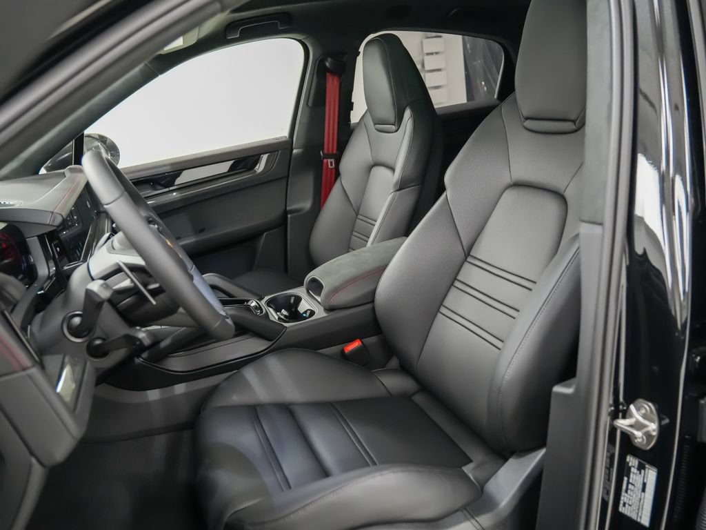 New 2026 Porsche Cayenne GTS AWD/4WD image 5