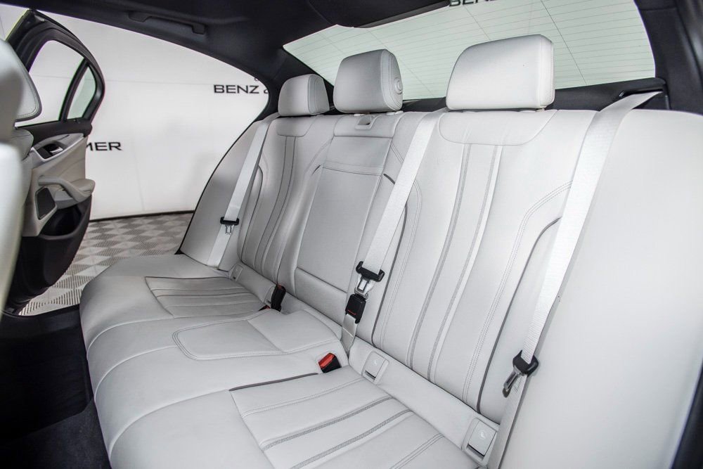 Used 2023 BMW 530e w/ Premium Package image 15