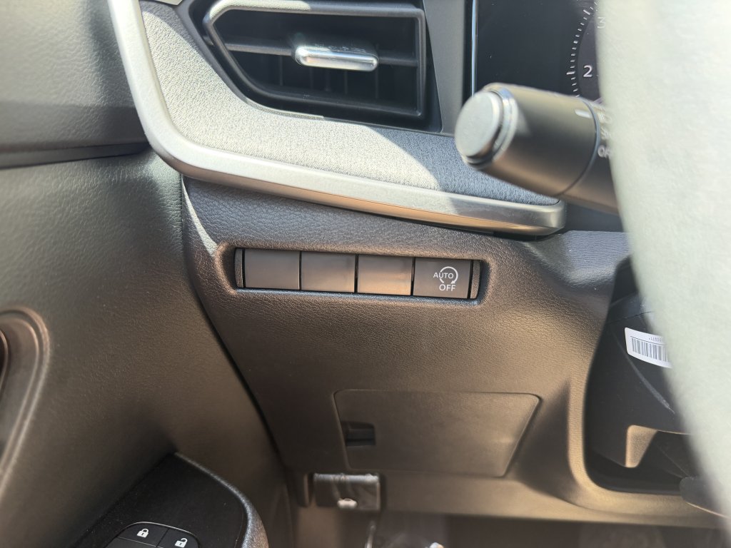 Used 2025 Nissan Kicks SV FWD image 22