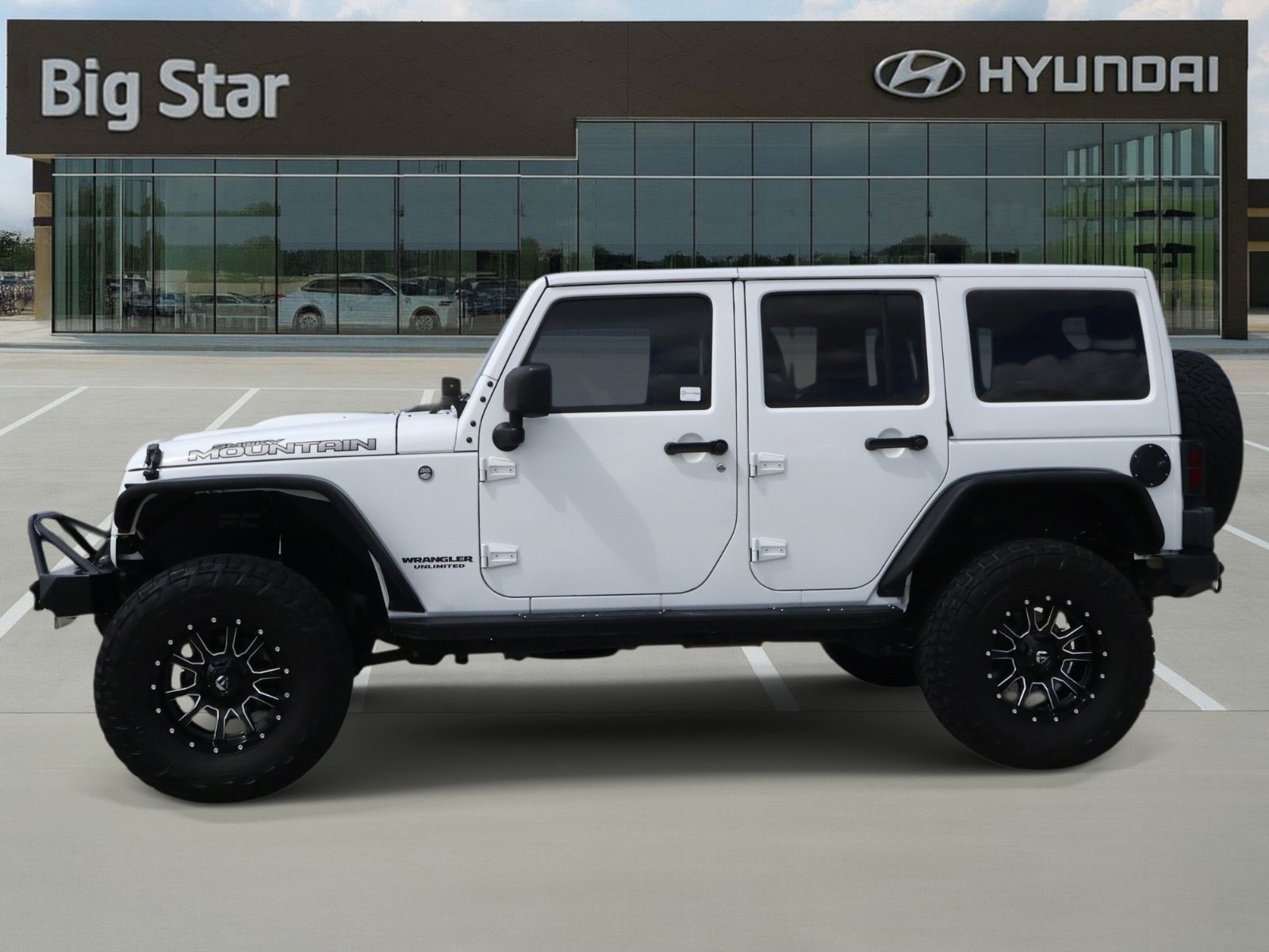Used 2017 Jeep Wrangler Unlimited Sahara AWD/4WD image 2