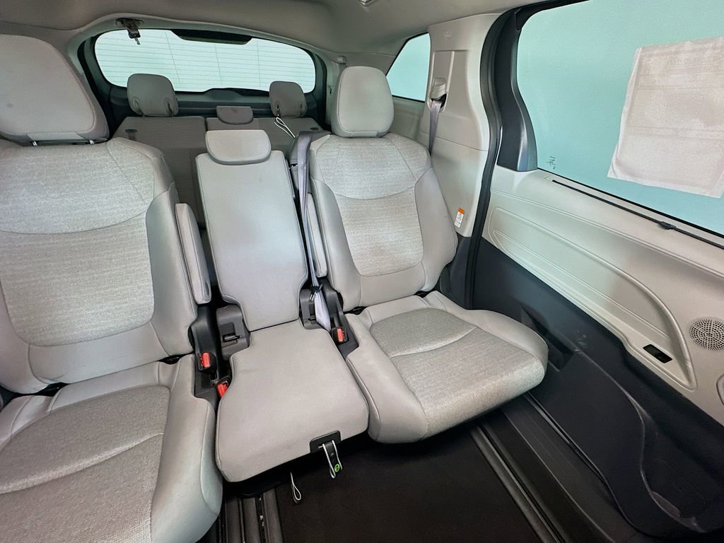 Used 2024 Toyota Sienna LE image 14
