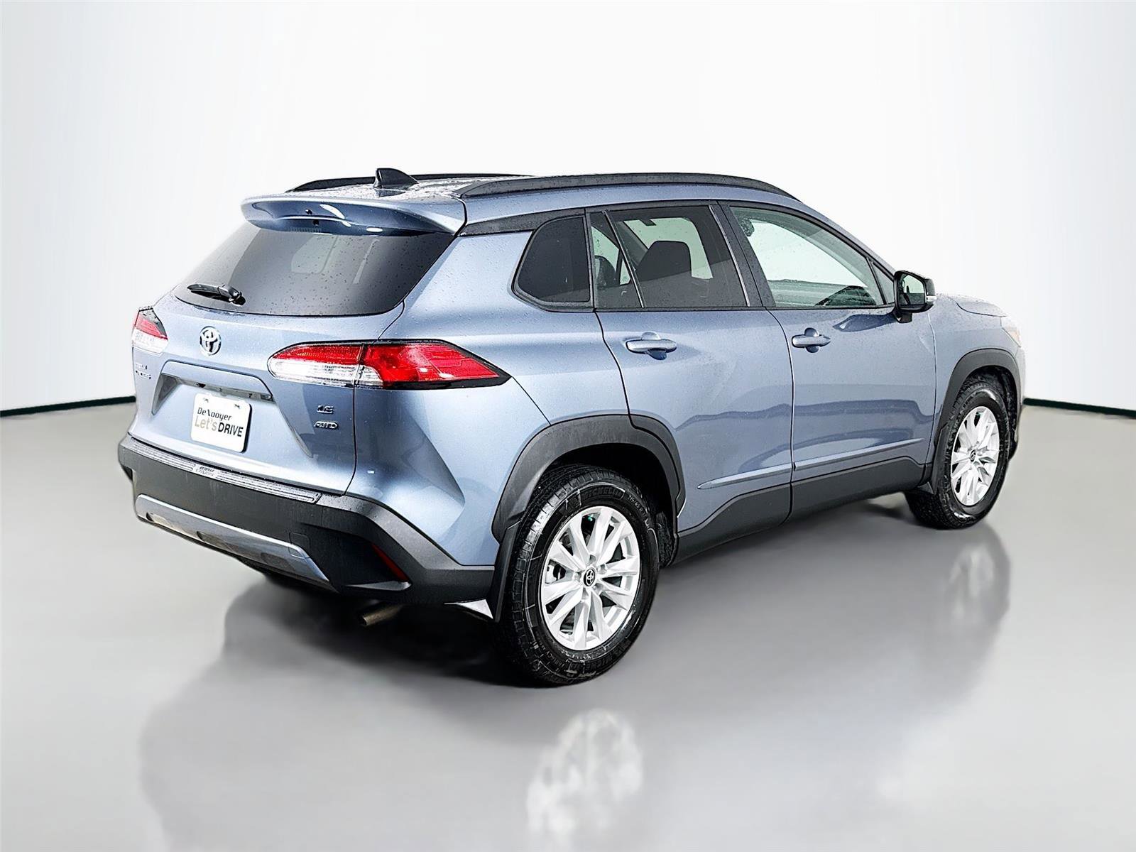 Used 2025 Toyota Corolla Cross LE w/ Moonroof Package AWD/4WD image 9