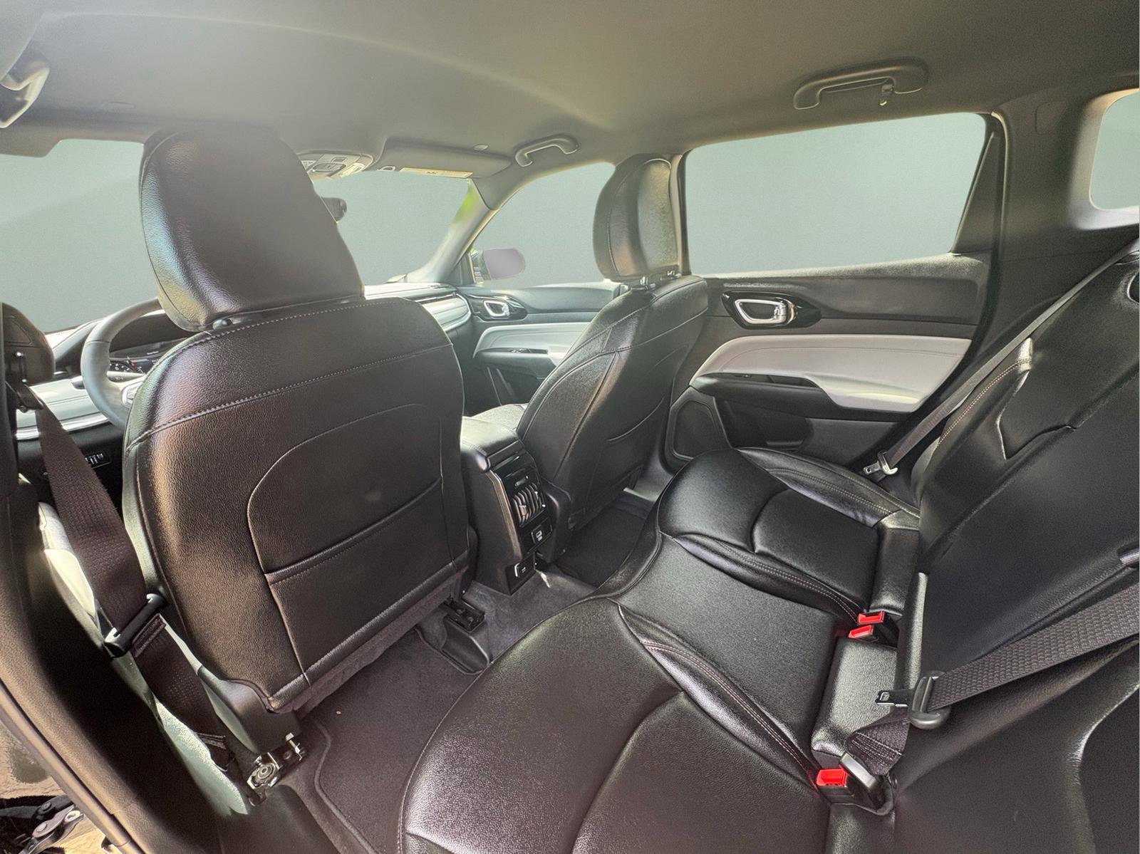 Used 2024 Jeep Compass Limited image 15