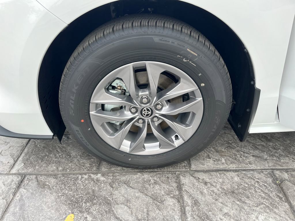 New 2025 Toyota Sienna LE image 27