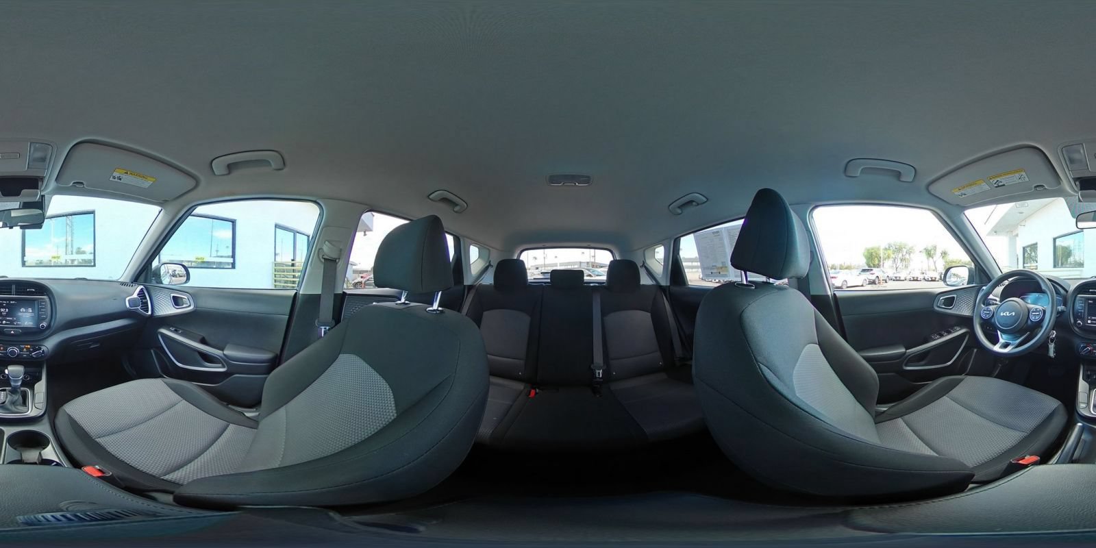 Used 2025 Kia Soul LX w/ LX Technology Package FWD image 35