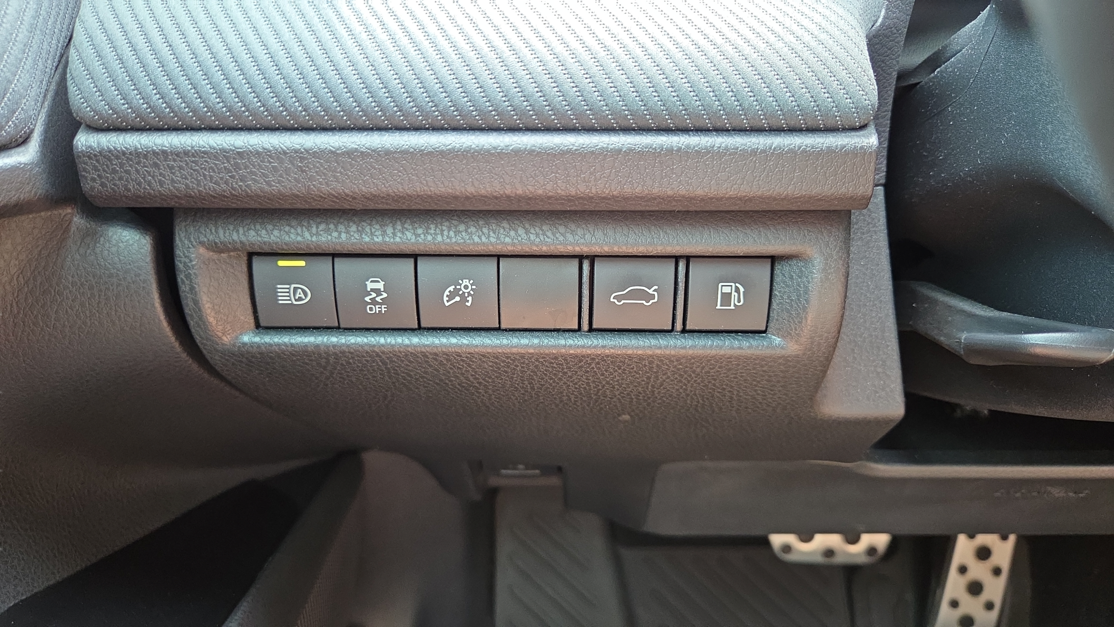 Certified 2025 Toyota Camry SE w/ Convenience Package FWD image 17