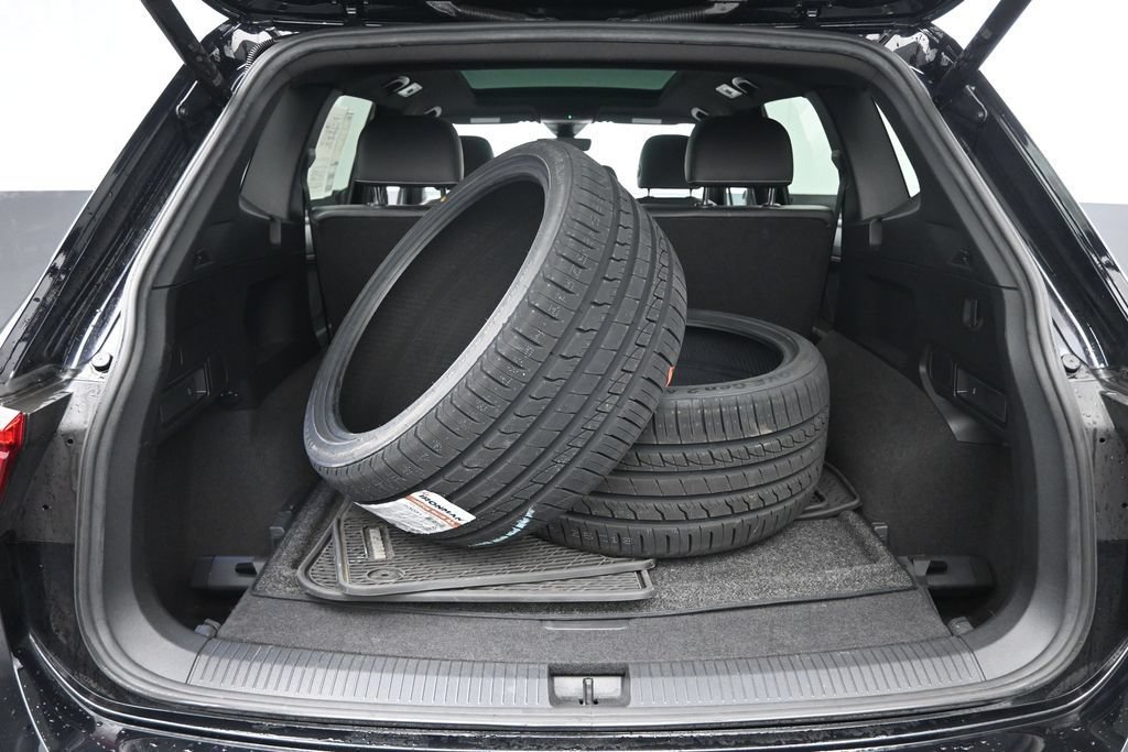 Used 2022 Volkswagen Tiguan SEL R-Line AWD/4WD image 28