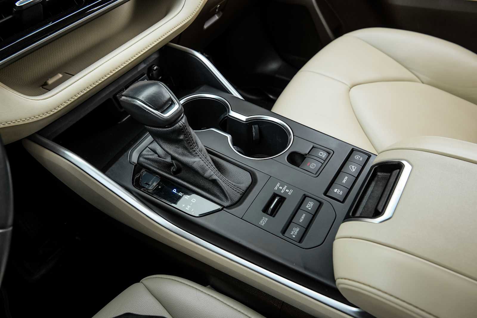 Used 2021 Toyota Highlander XLE image 26