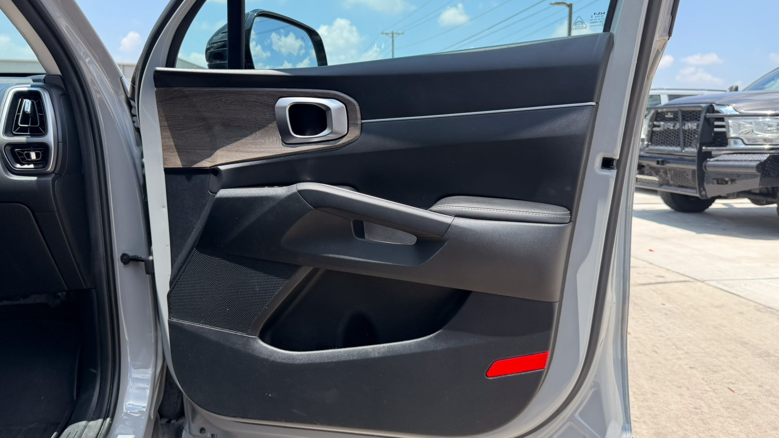Used 2023 Kia Sorento EX w/ Panoramic Sunroof Package FWD image 20