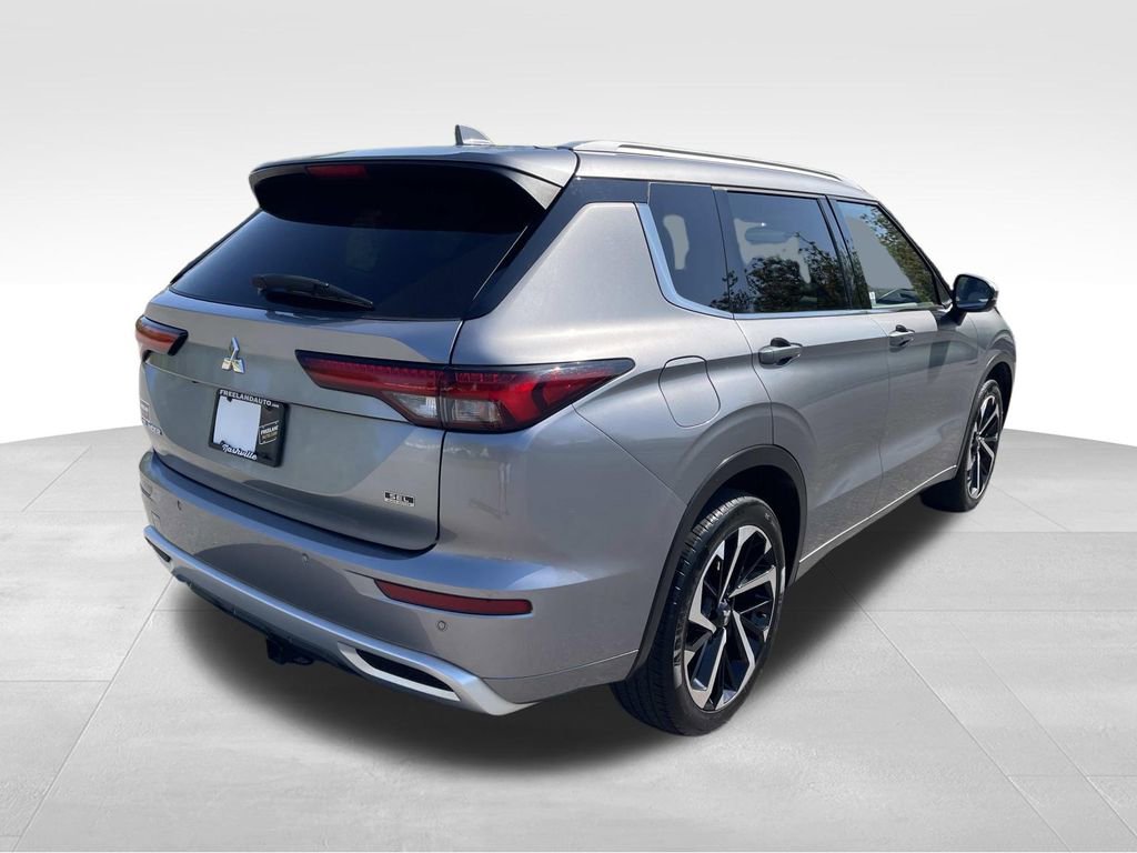 Used 2023 Mitsubishi Outlander SEL image 3