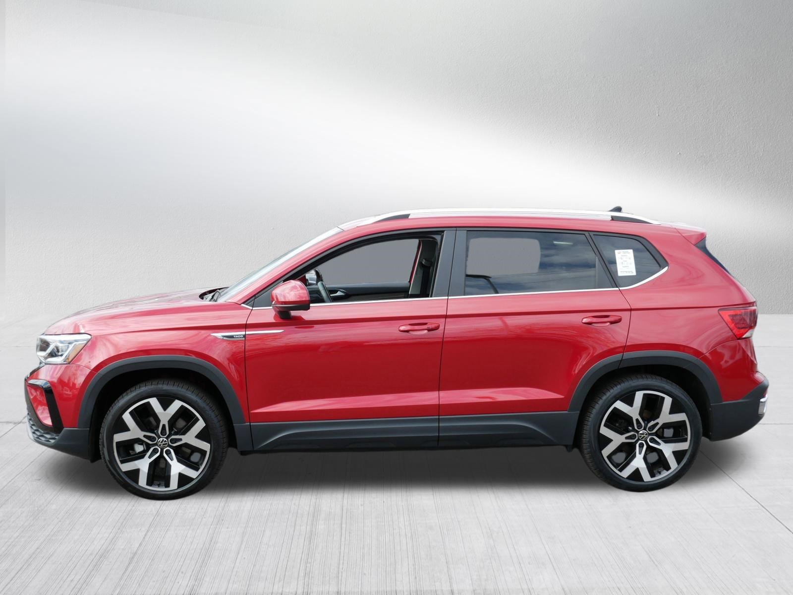 Certified 2022 Volkswagen Taos SEL w/ Panoramic Sunroof Package AWD/4WD image 4