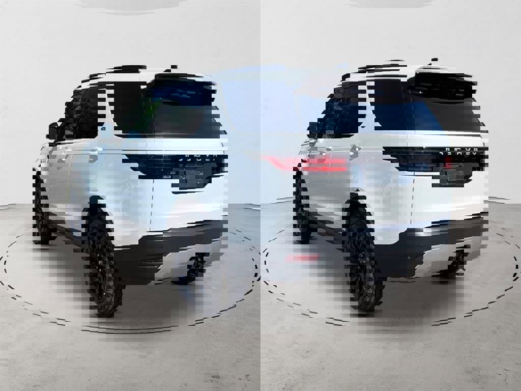 New 2025 Land Rover Discovery S image 3