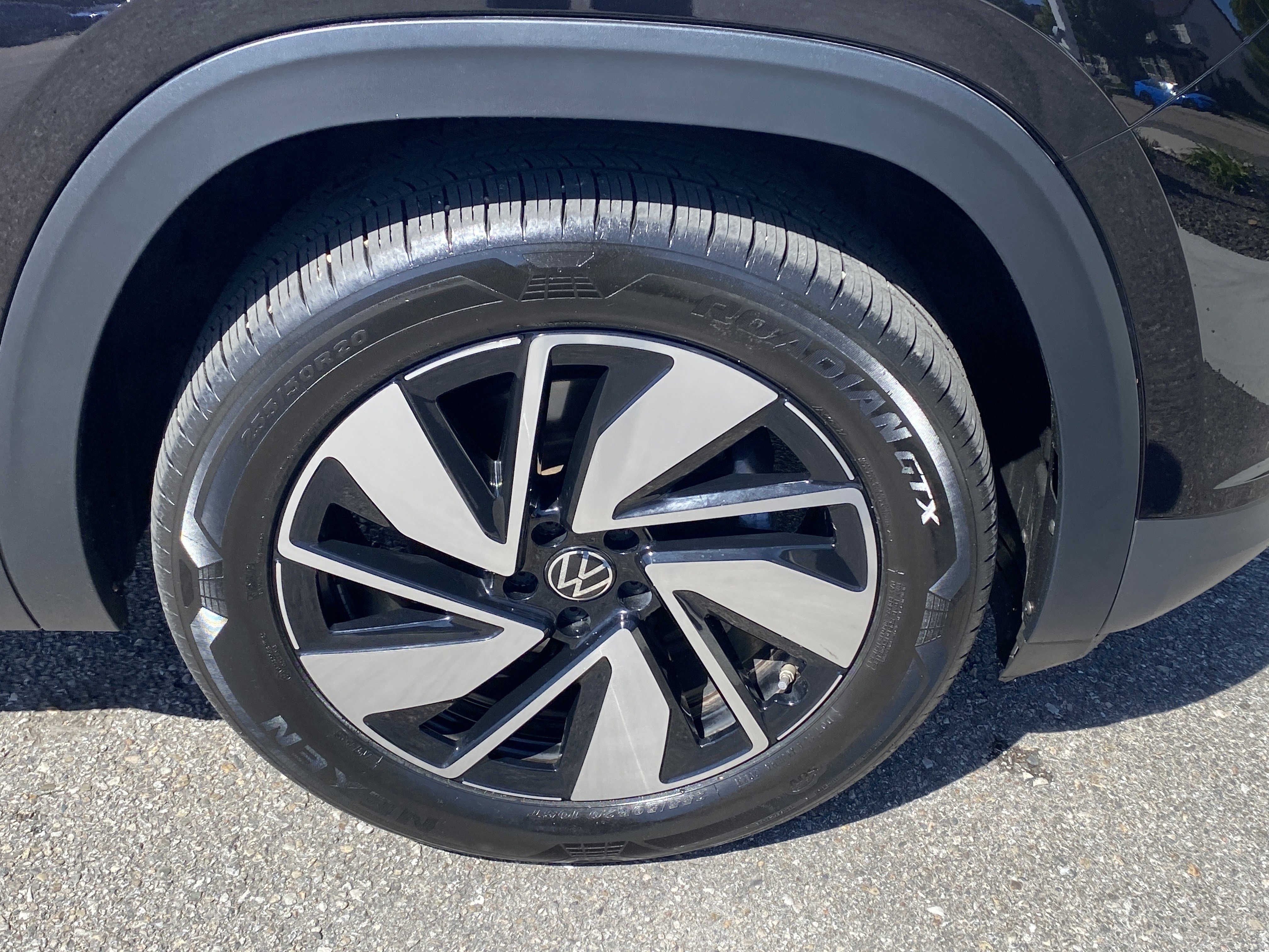 Used 2024 Volkswagen Atlas SE AWD/4WD image 30